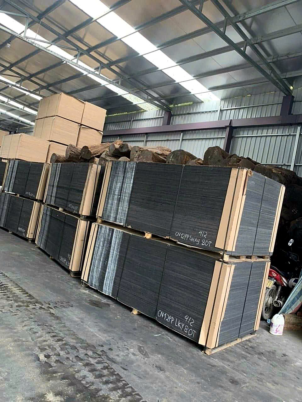 Có nên dùng ván phủ phim cũ không? Cách chọn ván cũ còn tốt